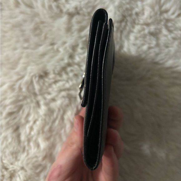 Salvatore Ferragamo - Gancini Key Ring Black Leather Bi Fold Wallet - Picture 13 of 16